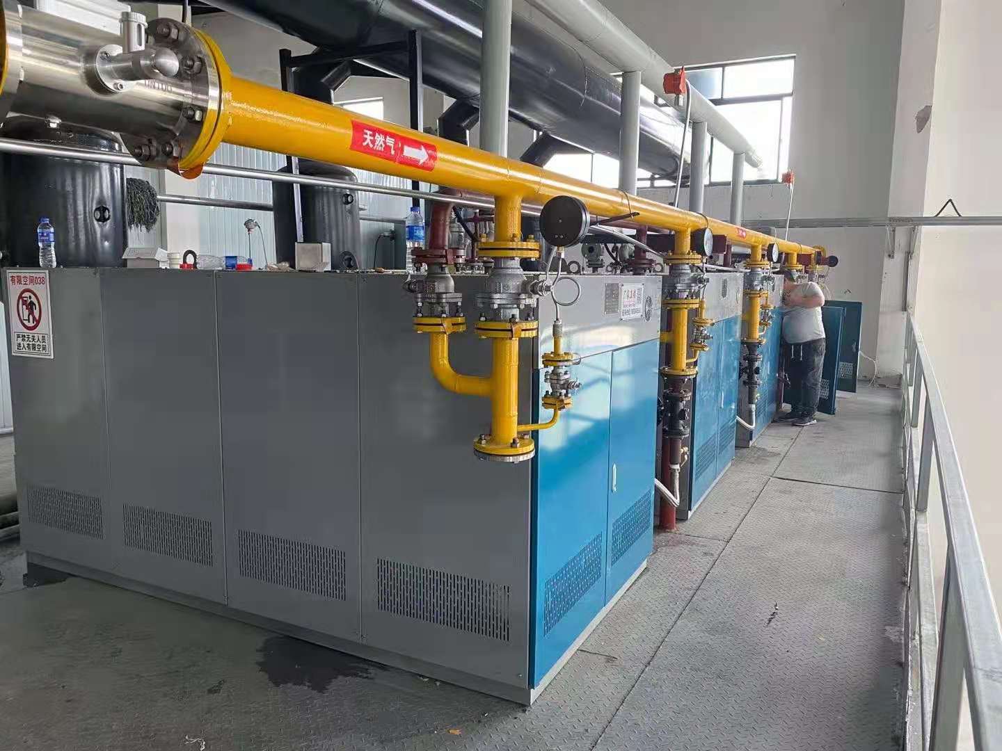 浙江食品廠4臺1噸燃氣直流蒸汽發生器